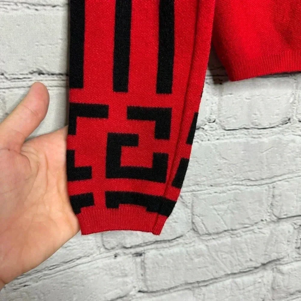Vinizbena Women’s Red/Black Cropped Sweater size Medium